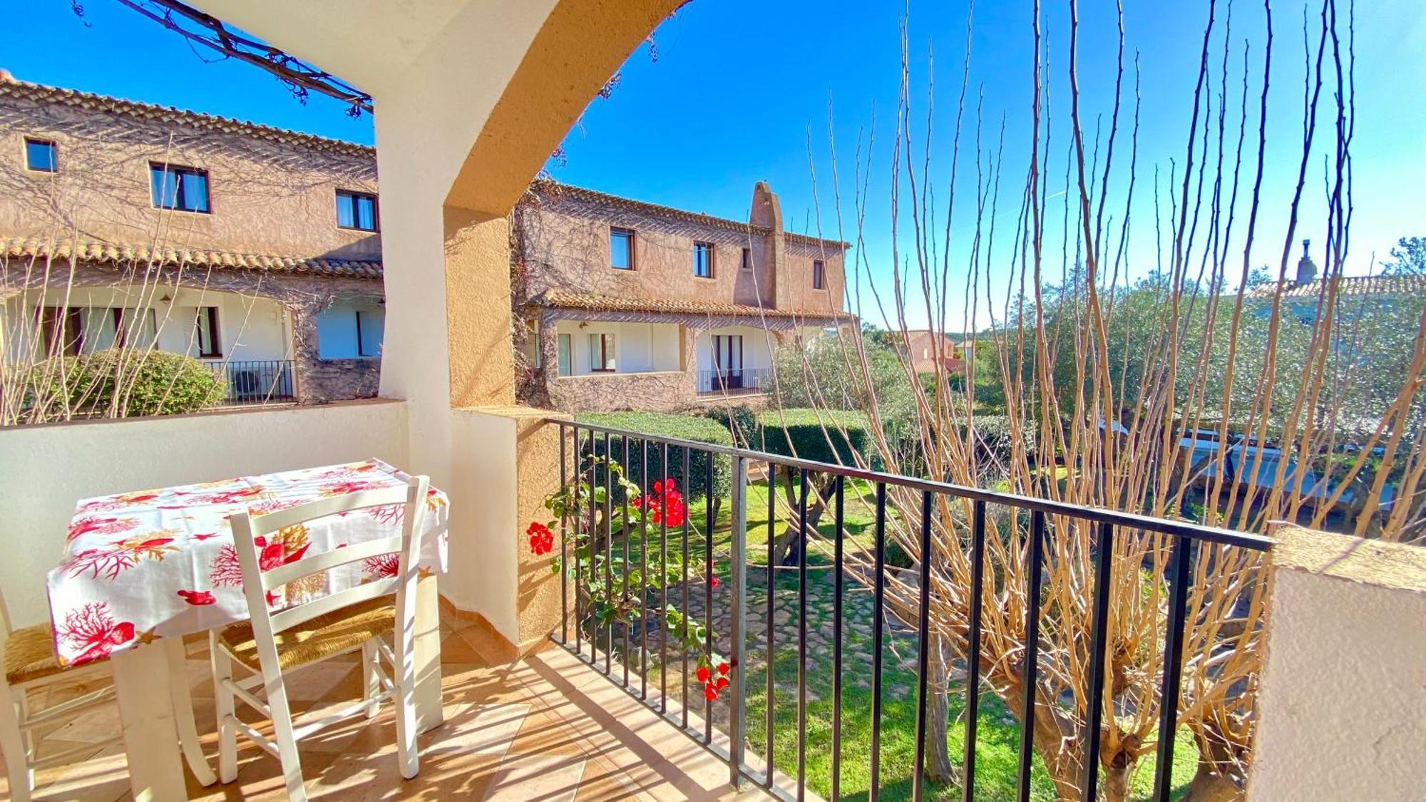 Residence La Rosa Porto San Paolo  Exterior photo
